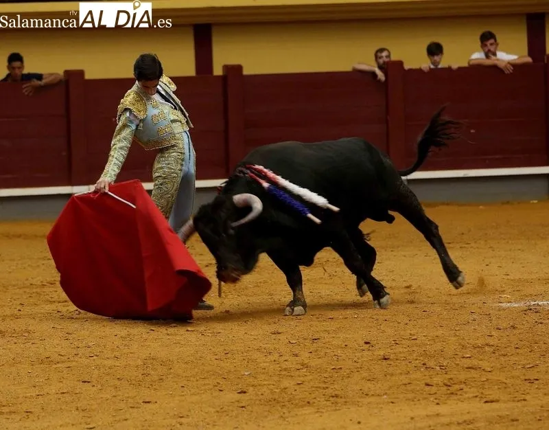 Foto 6 - Dos orejas y rabo para Iker Fern&aacute;ndez &lsquo;El Mene&rsquo;, gran triunfador del Bols&iacute;n Taurino &lsquo;Botijo de Filigrana&rsquo;