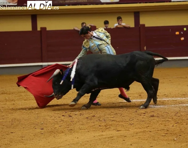Foto 5 - Dos orejas y rabo para Iker Fern&aacute;ndez &lsquo;El Mene&rsquo;, gran triunfador del Bols&iacute;n Taurino &lsquo;Botijo de Filigrana&rsquo;