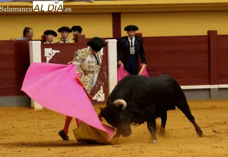 Foto 4 - Dos orejas y rabo para Iker Fern&aacute;ndez &lsquo;El Mene&rsquo;, gran triunfador del Bols&iacute;n Taurino &lsquo;Botijo de Filigrana&rsquo;