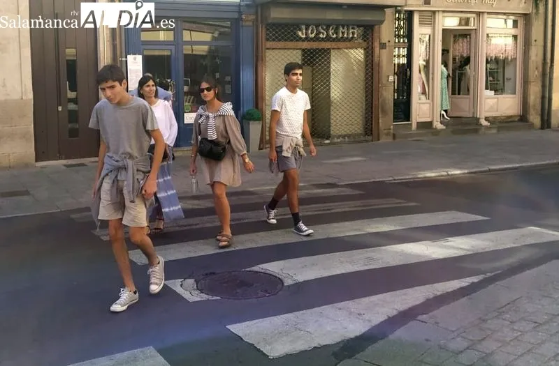 Peatones en el centro de Salamanca. Foto de David Sañudo