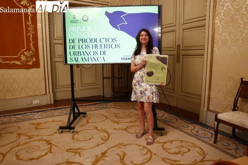 La concejala de Medio Ambiente, Parques y Jardines, Miryam Rodríguez, en la presentación del primer Concurso de Productos de los Huertos Urbanos de Salamanca ‘EDUSI TORMES ’. Foto de David Sañudo