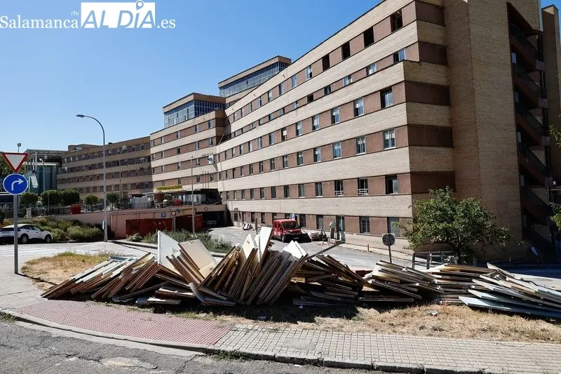 Aspecto del antiguo Hospital Clínico de Salamanca como consecuencia de los trabajos para su derribo. Foto de David Sañudo
