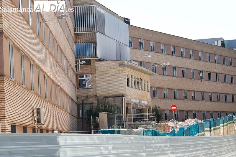 Aspecto del antiguo Hospital Clínico de Salamanca como consecuencia de los trabajos para su derribo. Foto de David Sañudo