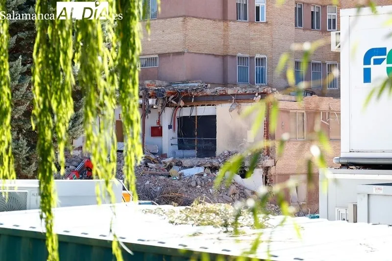 Aspecto del antiguo Hospital Clínico de Salamanca como consecuencia de los trabajos para su derribo. Foto de David Sañudo