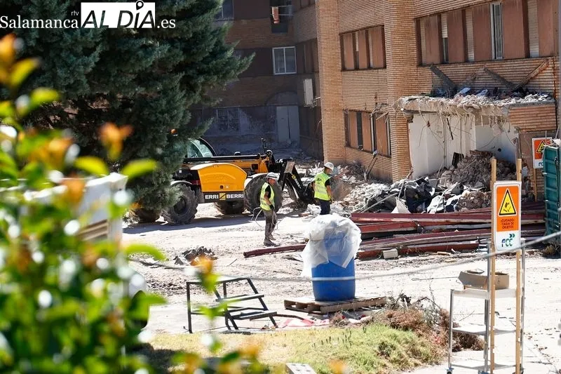 Aspecto del antiguo Hospital Clínico de Salamanca como consecuencia de los trabajos para su derribo. Foto de David Sañudo
