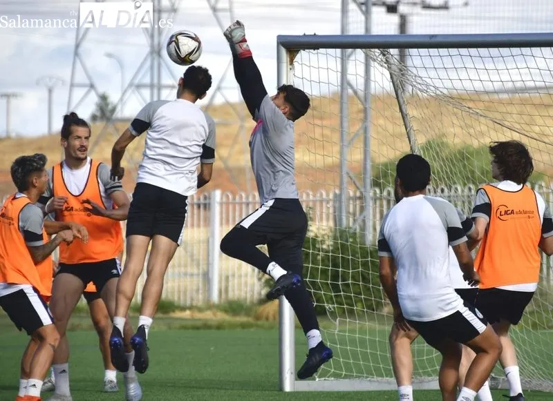 Entrenamiento matinal del Salamanca UDS, que sigue con intensidad su pretemporada
