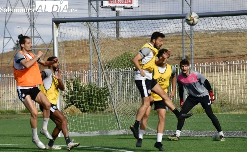 Entrenamiento matinal del Salamanca UDS, que sigue con intensidad su pretemporada