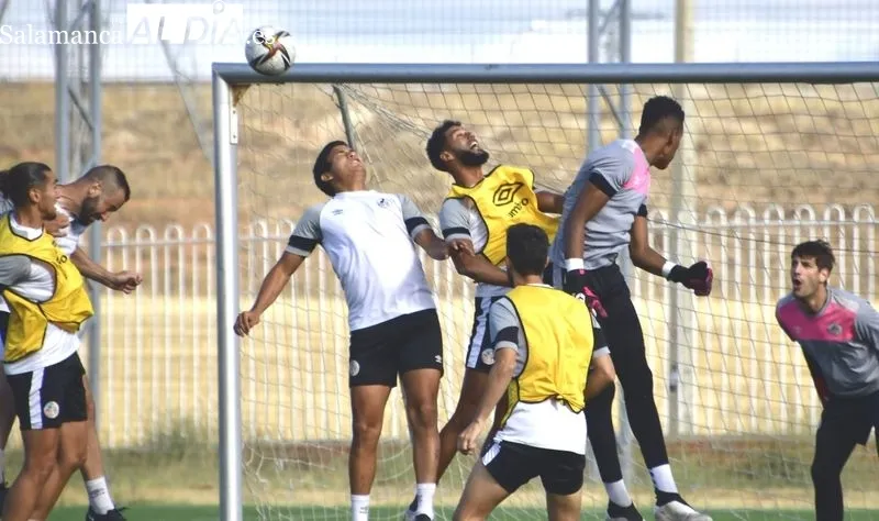 Entrenamiento matinal del Salamanca UDS, que sigue con intensidad su pretemporada