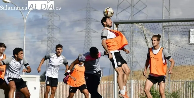 Entrenamiento matinal del Salamanca UDS, que sigue con intensidad su pretemporada