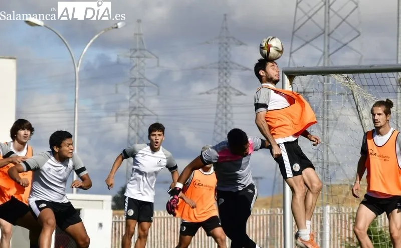 Entrenamiento matinal del Salamanca UDS, que sigue con intensidad su pretemporada