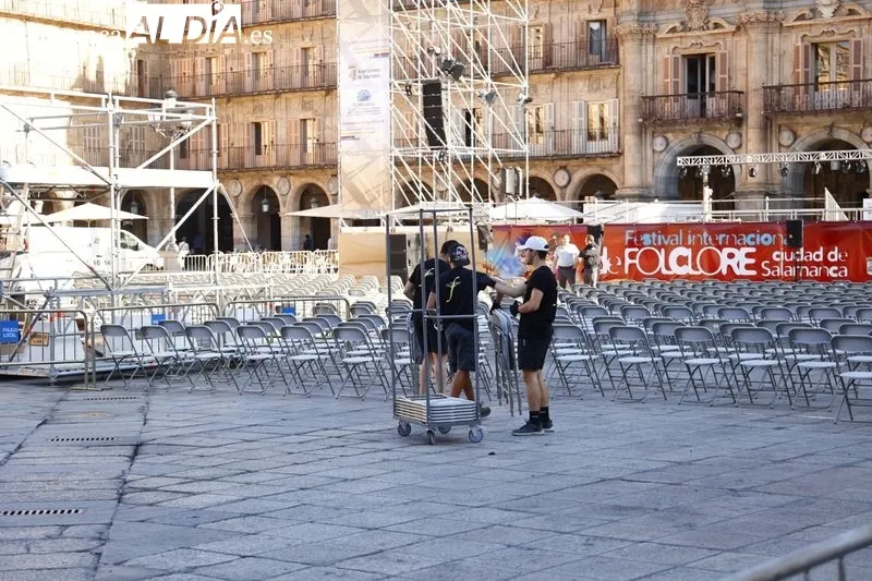 Gran escenario montado en la Plaza Mayor de Salamanca. Foto de David Sañudo