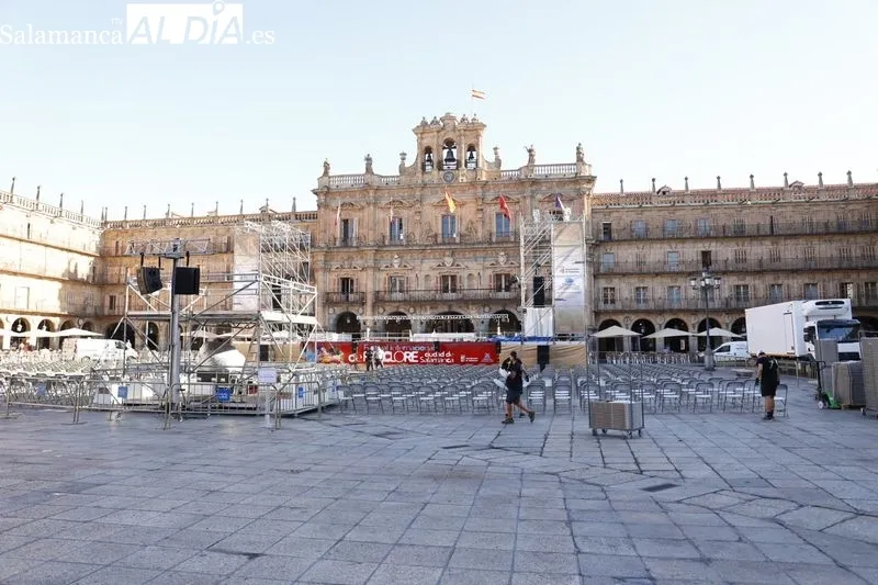Gran escenario montado en la Plaza Mayor de Salamanca. Foto de David Sañudo