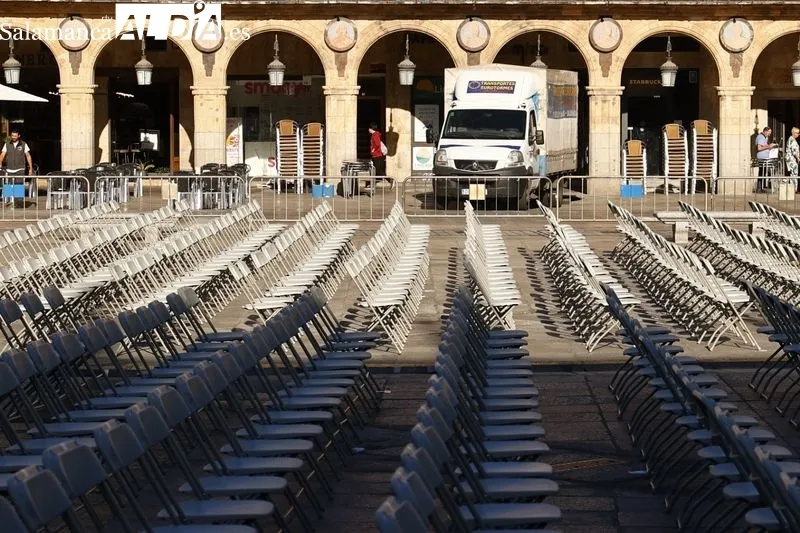 Gran escenario montado en la Plaza Mayor de Salamanca. Foto de David Sañudo