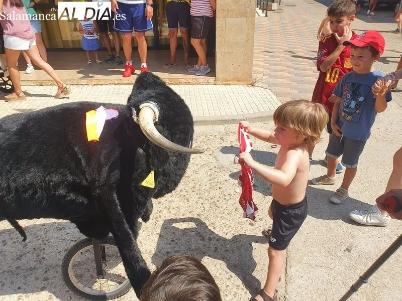 Actos festivos de la jornada dominical en Doñinos de Salamanca