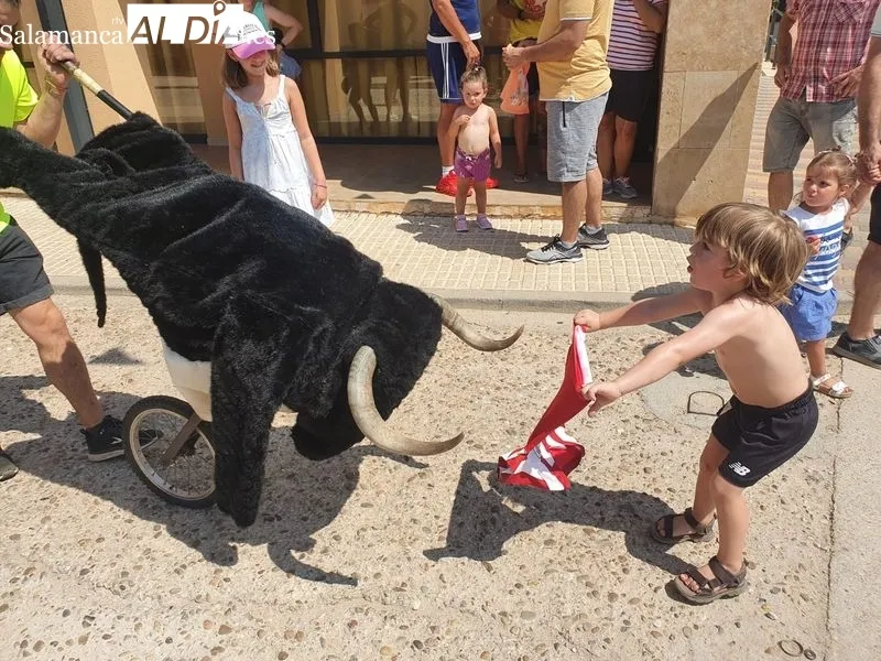 Actos festivos de la jornada dominical en Doñinos de Salamanca
