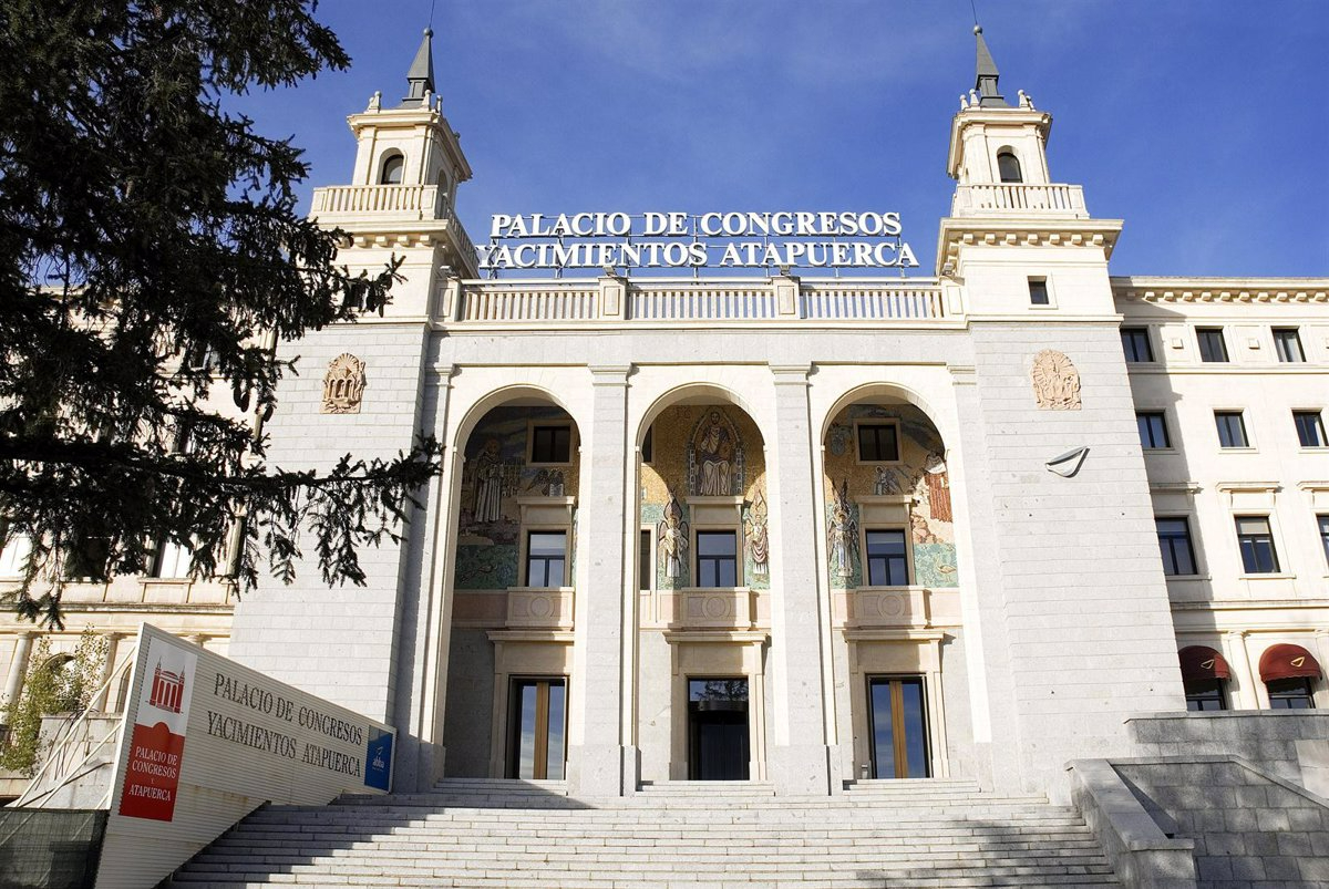 Foto 1 - La Universidad Isabel I convoca 500 becas para el curso 2022-2023 por valor de 750.000 euros