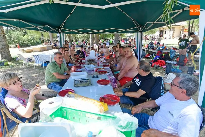 Foto 4 - Serradilla del Llano da buena cuenta de una enorme paella