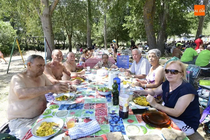 Foto 6 - Serradilla del Llano da buena cuenta de una enorme paella