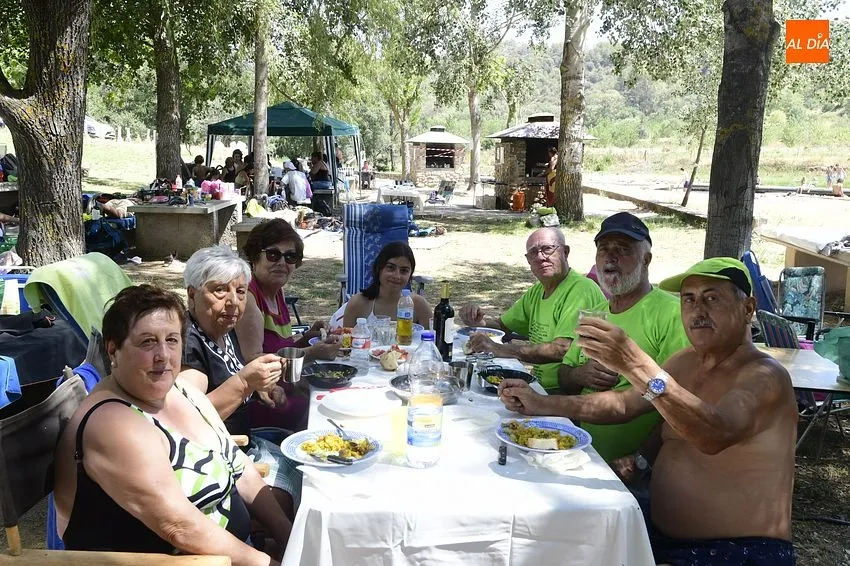 Foto 7 - Serradilla del Llano da buena cuenta de una enorme paella