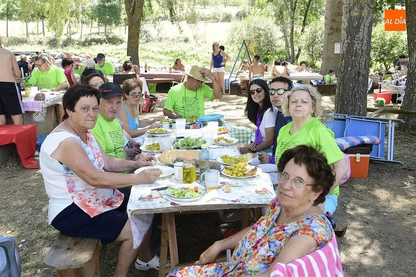 Foto 9 - Serradilla del Llano da buena cuenta de una enorme paella