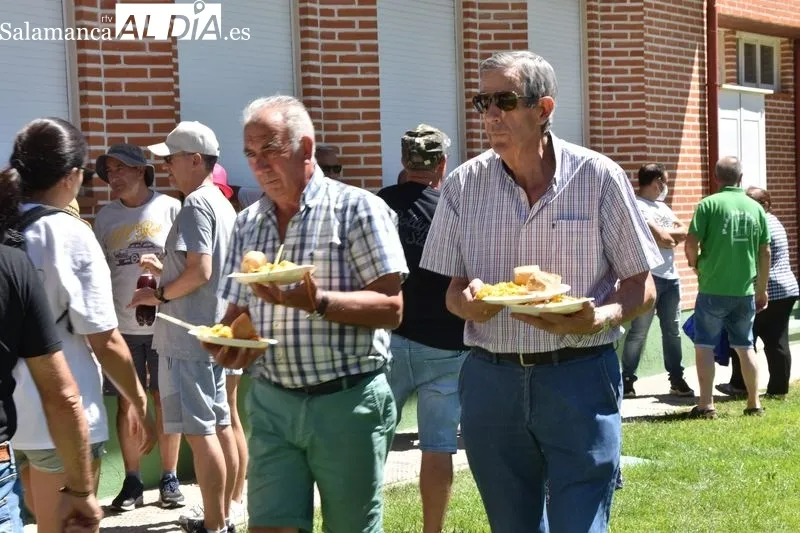 Foto 18 - Gomecello disfruta de sus fiestas con la t&iacute;pica paella y su millar de raciones