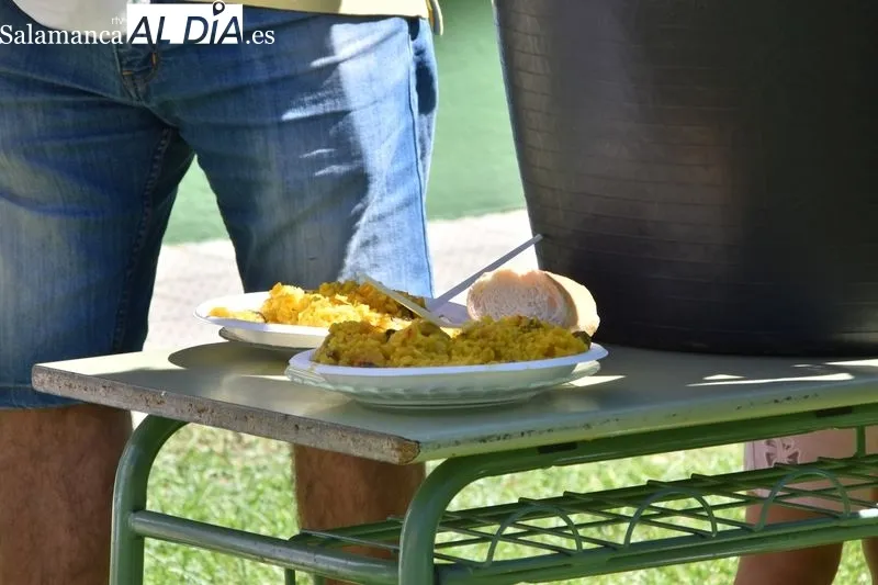 Foto 15 - Gomecello disfruta de sus fiestas con la t&iacute;pica paella y su millar de raciones