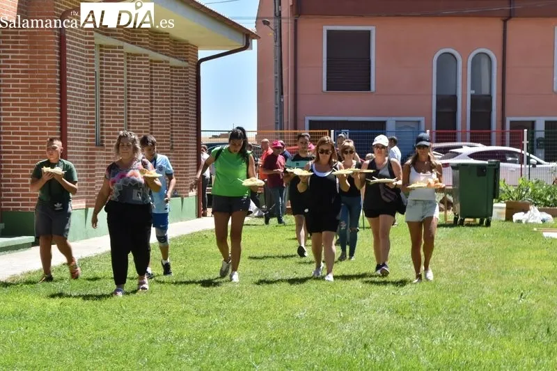 Foto 9 - Gomecello disfruta de sus fiestas con la t&iacute;pica paella y su millar de raciones