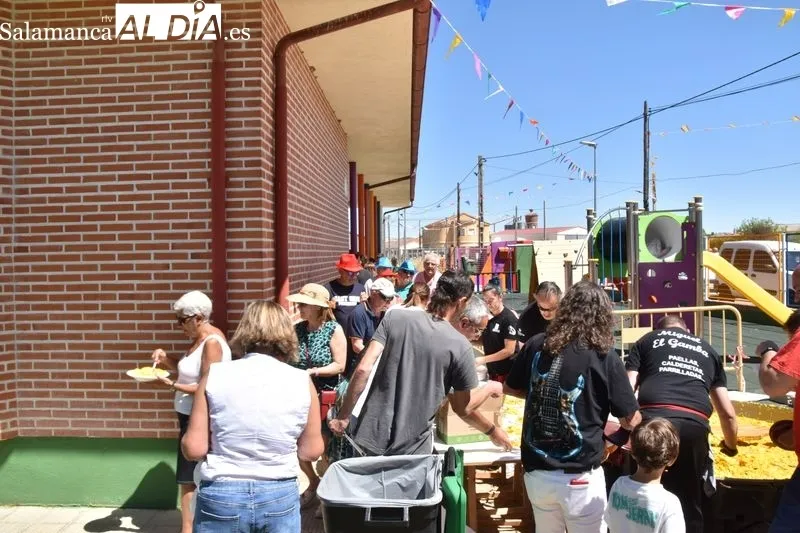 Foto 12 - Gomecello disfruta de sus fiestas con la t&iacute;pica paella y su millar de raciones