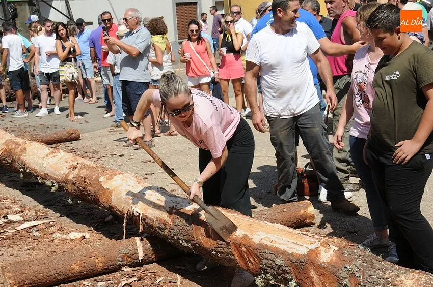 Izado del pino en Villasrrubias/ Fotos: Adrián y Sergio MArtín