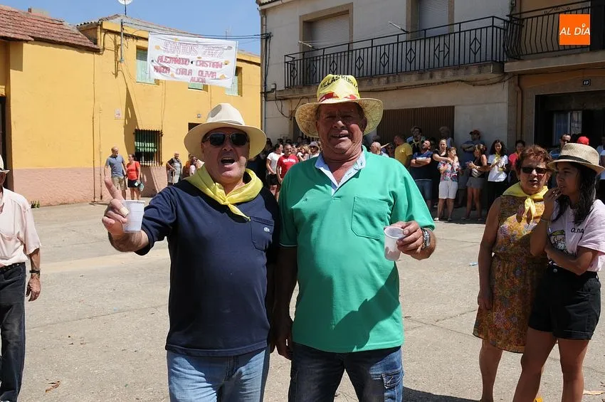 Izado del pino en Villasrrubias/ Fotos: Adrián y Sergio MArtín