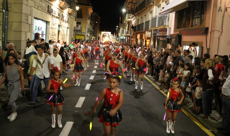 La majorettes volverán a estar en Vitigudino la noche del 15 de agosto durante el desfile de carrozas