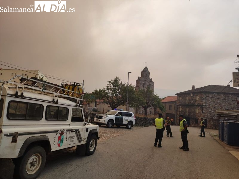 Imagen de la localidad de Monsagro durante el reciente incendio forestal