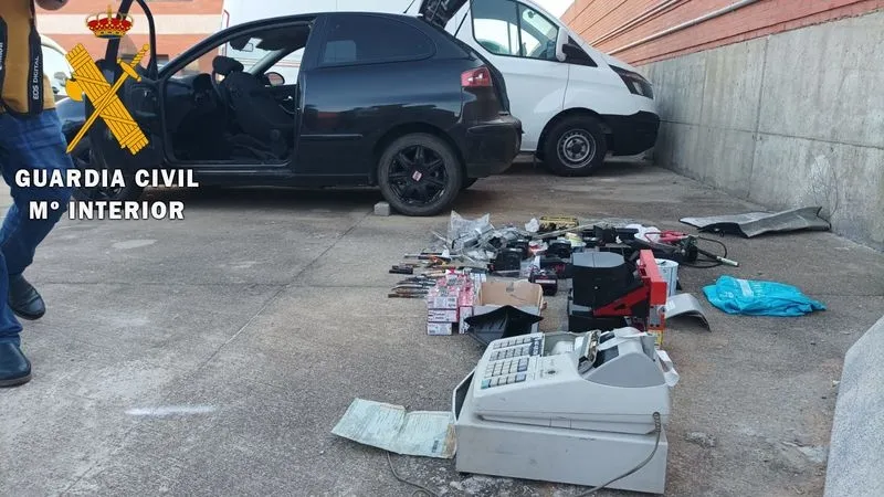 Material intervenido tras estas detenciones. Foto Guardia Civil de Salamanca