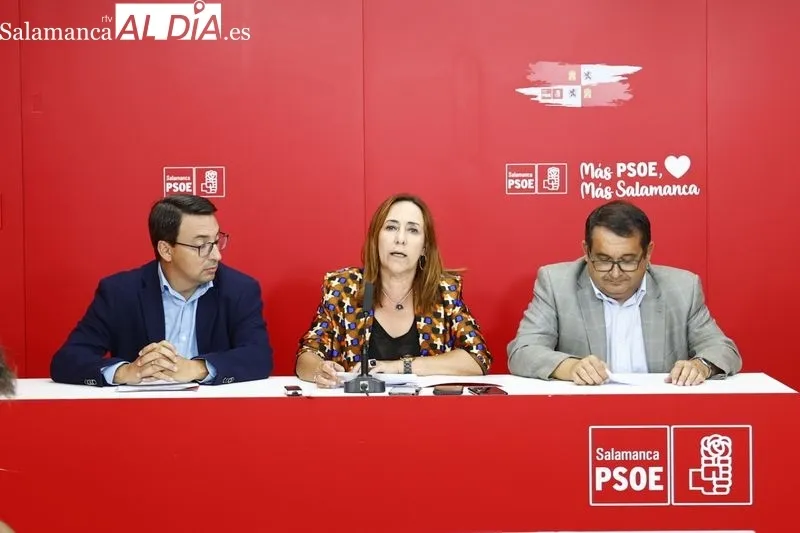 Rueda de prensa de los procuradores en las Cortes de Castilla y León por el PSOE de Salamanca, Fernando Pablos, Rosa Rubio y Juan Luis Cepa. Foto de David Sañudo