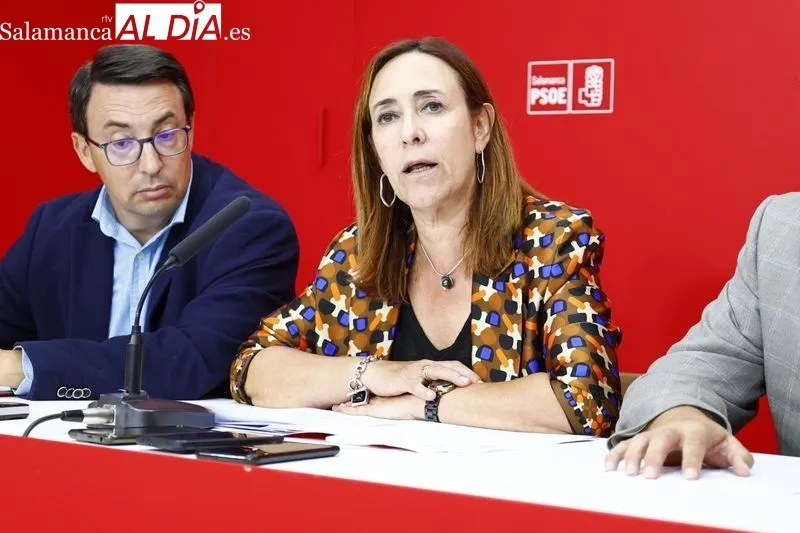 Rueda de prensa de los procuradores en las Cortes de Castilla y León por el PSOE de Salamanca, Fernando Pablos, Rosa Rubio y Juan Luis Cepa. Foto de David Sañudo