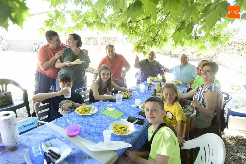 Foto 11 - Cerca de 800 personas despiden en torno a la mesa las fiestas de Casillas de Flores