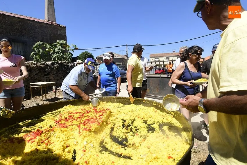 Foto 3 - Cerca de 800 personas despiden en torno a la mesa las fiestas de Casillas de Flores