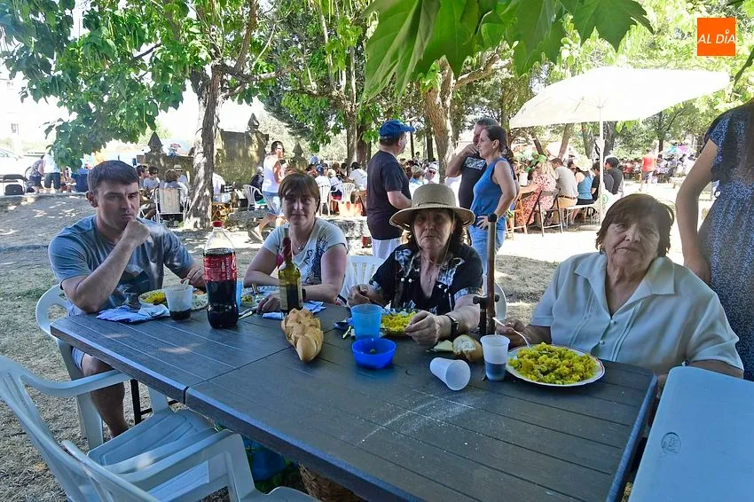 Foto 9 - Cerca de 800 personas despiden en torno a la mesa las fiestas de Casillas de Flores