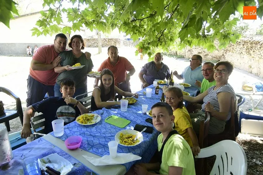 Foto 10 - Cerca de 800 personas despiden en torno a la mesa las fiestas de Casillas de Flores