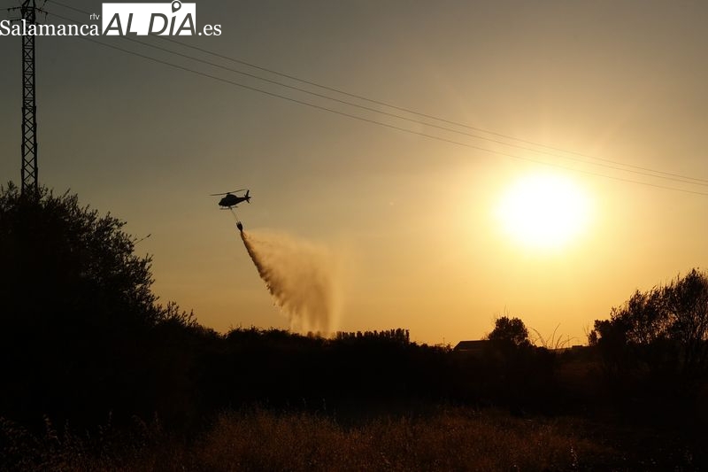 Fotos de los medios trabajando en el incendio | Fotos: David Sañudo