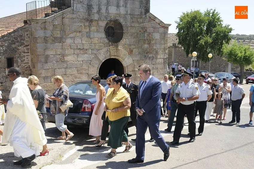 Foto 3 - Nuestra Se&ntilde;ora de la Asunci&oacute;n recorre las calles o&ntilde;orenses