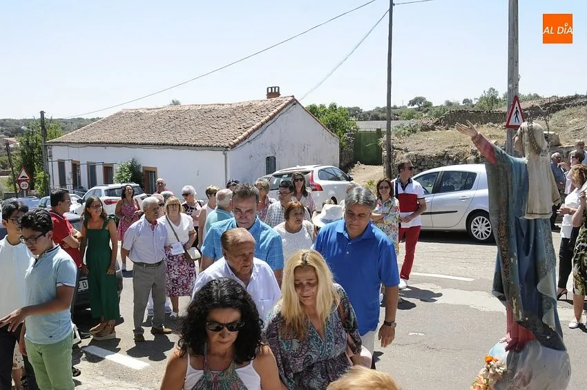 Foto 8 - Nuestra Se&ntilde;ora de la Asunci&oacute;n recorre las calles o&ntilde;orenses
