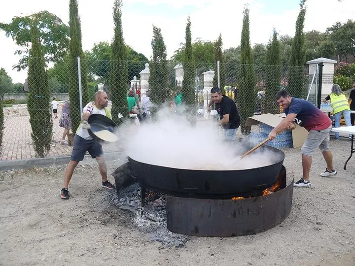 Paella solidaria en Carbajosa de la Sagrada por las Fiestas de San Roque