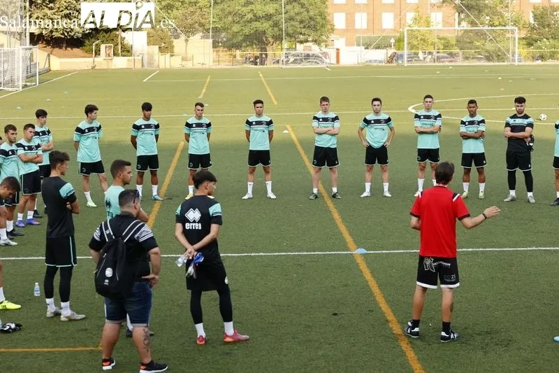 El filial de Unionistas empieza la pretemporada | Fotos: David Sañudo