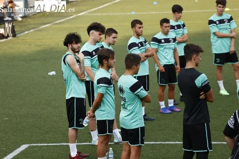 El filial de Unionistas empieza la pretemporada | Fotos: David Sañudo