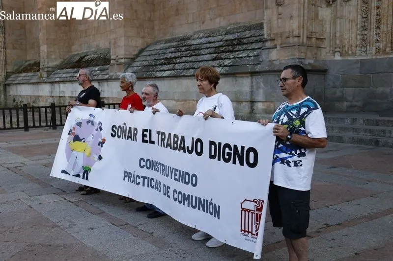 Concentración de la HOAC en la Plaza de Anaya | Fotos: David Sañudo
