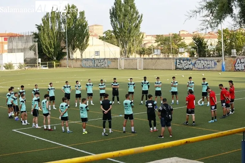 El filial de Unionistas empieza la pretemporada | Fotos: David Sañudo