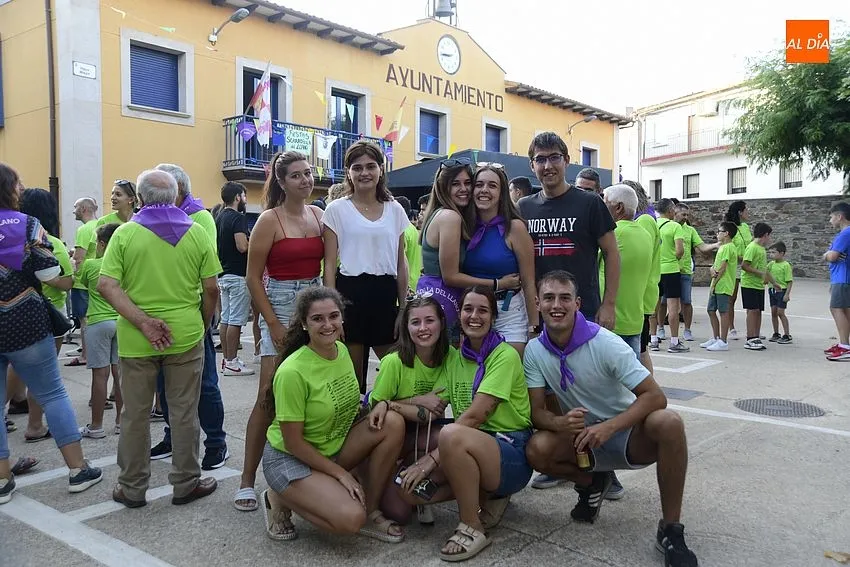 La juventud inundó la Plaza de Serradilla del Llano con el verde esperanza/ Fotos: Adrián M.Pastor