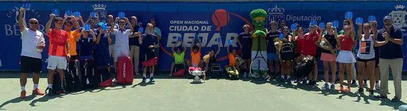 Foto 2 - El Open de Tenis corona a sus campeones de 2022