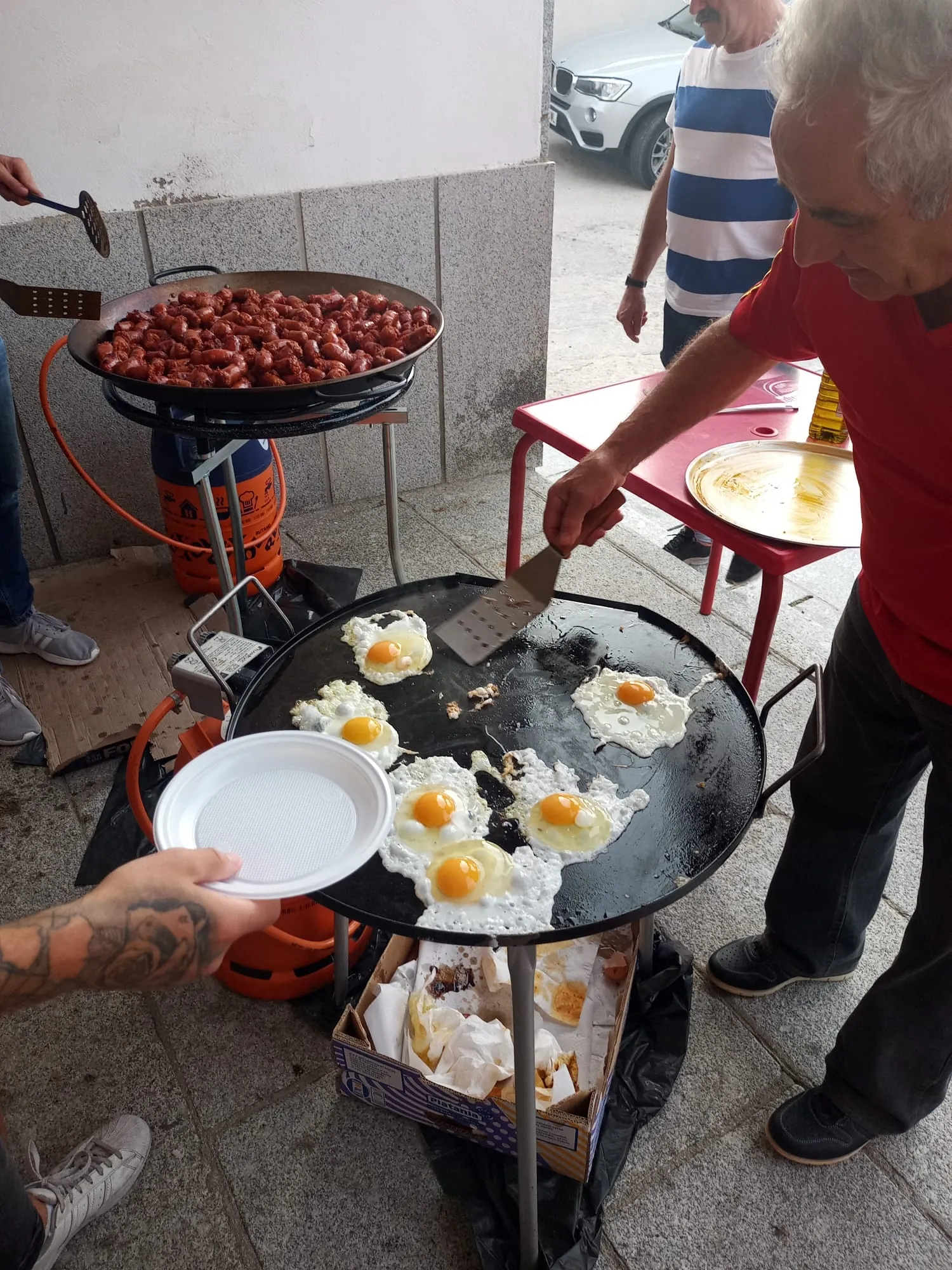La Tuna Universitaria protagonizaba una animada tarde de fiesta en Salmoral